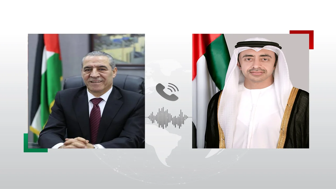 عبدالله بن زايد يبحث مع حسين الشيخ تداعيات الاعتداء الصاروخي الإيراني بالضفة الغربية